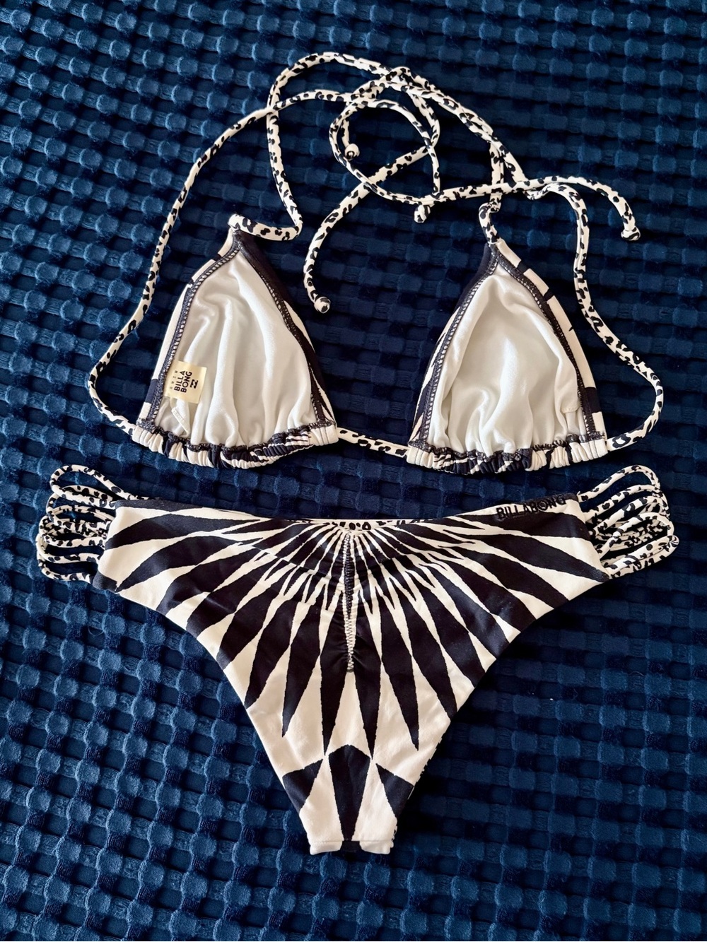 Billabong Black & White Patterned Women's Triangle Bikini 👙 - Picture 2 of 6